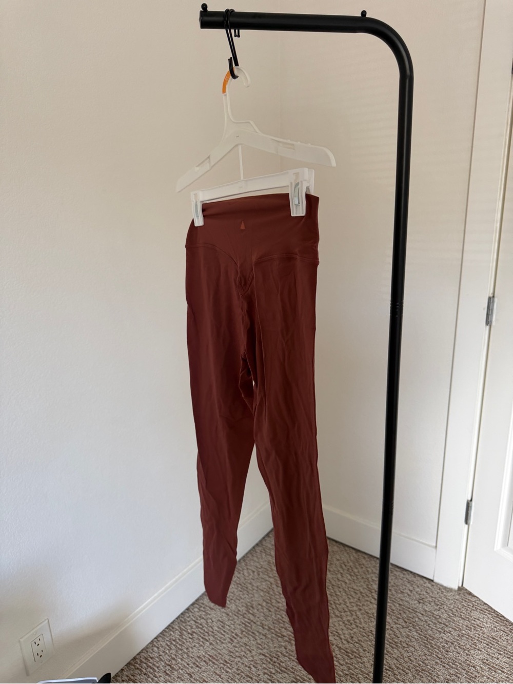 Triangle-Logo High-Rise Rust-Colored Leggings